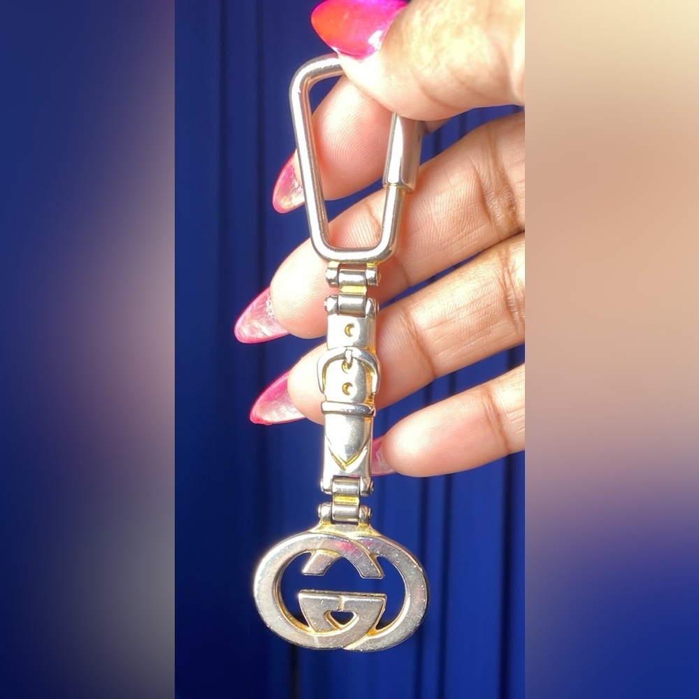 GUCCI Keychain w/Iconic “GG” Logo & Belt Buckle Design, FUC - Picture 6 of 8
